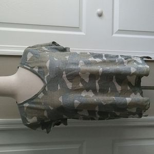 NWT Tahari Camouflage V Neck Tee